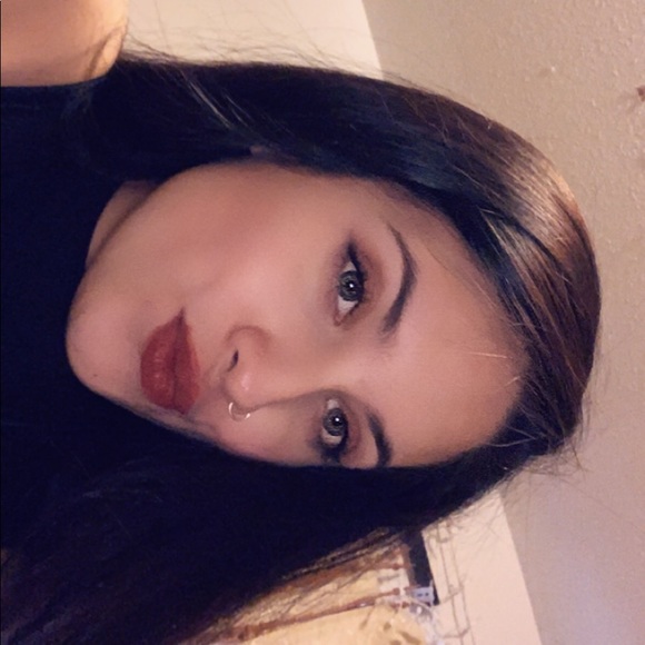 Meet your Posher, Johnae - Picture 1 of 1